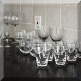 G04. Glasses and stemware. 